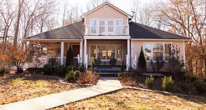 4-Bedroom Home - 2 King Beds, Summer Pool, Pool Table, Air Hockey + More