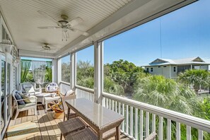 Outdoor dining - Serenity now one minute to BEACH screened in heated pool 2 carts ,island club  (Captiva)