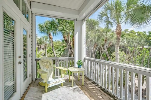 Serenity now one minute to BEACH screened in heated pool 2 carts ,island club 