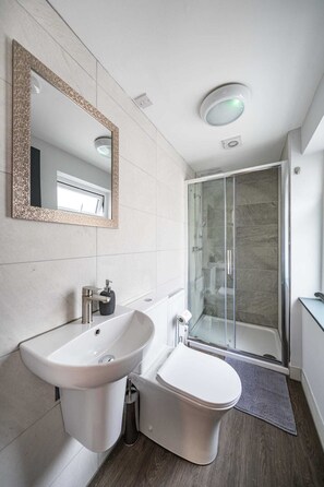 淋浴設備、風筒、提供毛巾、番梘