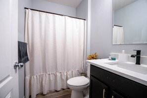 Dusche, Handtücher, Seife, Toilettenpapier