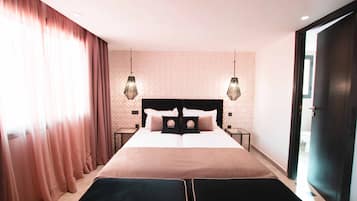 Deluxe tweepersoonskamer, privébadkamer | Luxe beddengoed, geluiddichte muren, babybedden, gratis wifi