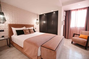 Deluxe Tek Büyük Yataklı Oda, Özel Banyo | Kaliteli yatak takımı, ses yalıtımı, beşik/çocuk yatağı 