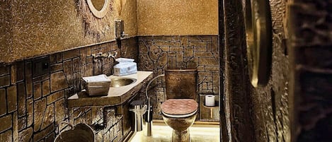 Regadera, amenidades de baño gratuitas, toallas, jabón