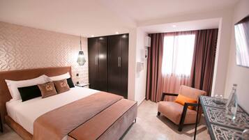 Habitación Deluxe doble, baño privado | Ropa de cama de alta calidad, sistema de insonorización, cunas (de pago)