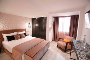 Deluxe Tek Büyük Yataklı Oda, Özel Banyo | Kaliteli yatak takımı, ses yalıtımı, beşik/çocuk yatağı 