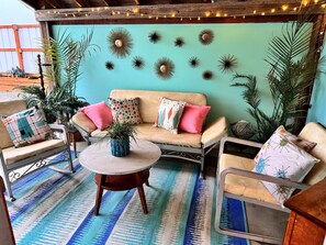 Smart TV, fireplace, video games, ping pong - Pickleball, Pool, Arcade, Hot Tub! Sleeps 25, 12pm check in/out, no cleaning fee (Post Falls)