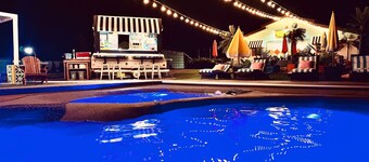 Sleeps 25, Swimming pool, pickleball, hot tub, arcade, basketball, playground
