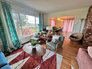 تلفزيون ذكي، مدفأة، ألعاب فيديو، تنس طاولة