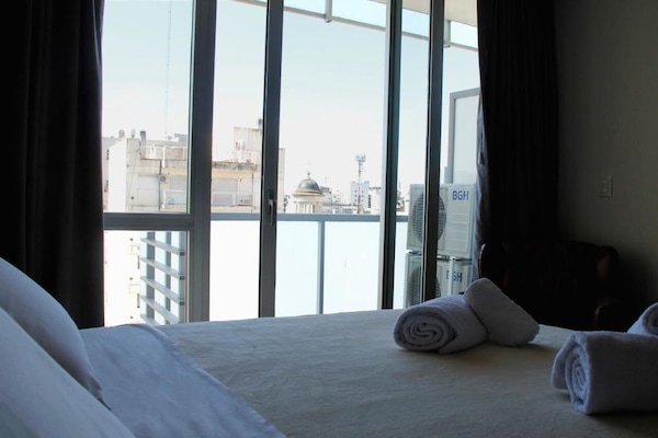 Apartamento família, sacada | 1 quarto, cortinas blackout, quartos à prova de som, Wi-Fi de cortesia