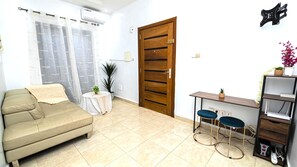 Smart TV - Modern Studio in Ngor – Secure with Private Patios, Close to the Sea (Dakar)