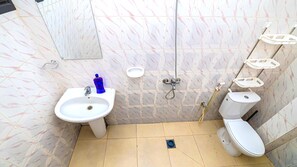 Towels, soap, toilet paper - Modern Studio in Ngor – Secure with Private Patios, Close to the Sea (Dakar)