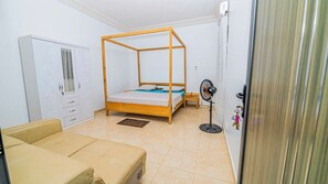 1 bedroom, desk, iron/ironing board, free WiFi