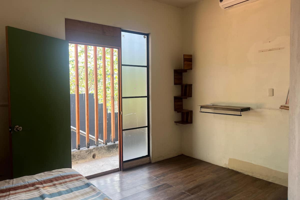 Habitación doble Confort, 1 cama matrimonial | Wifi gratis y ropa de cama