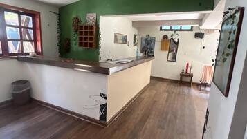 ฝ่ายต้อนรับ