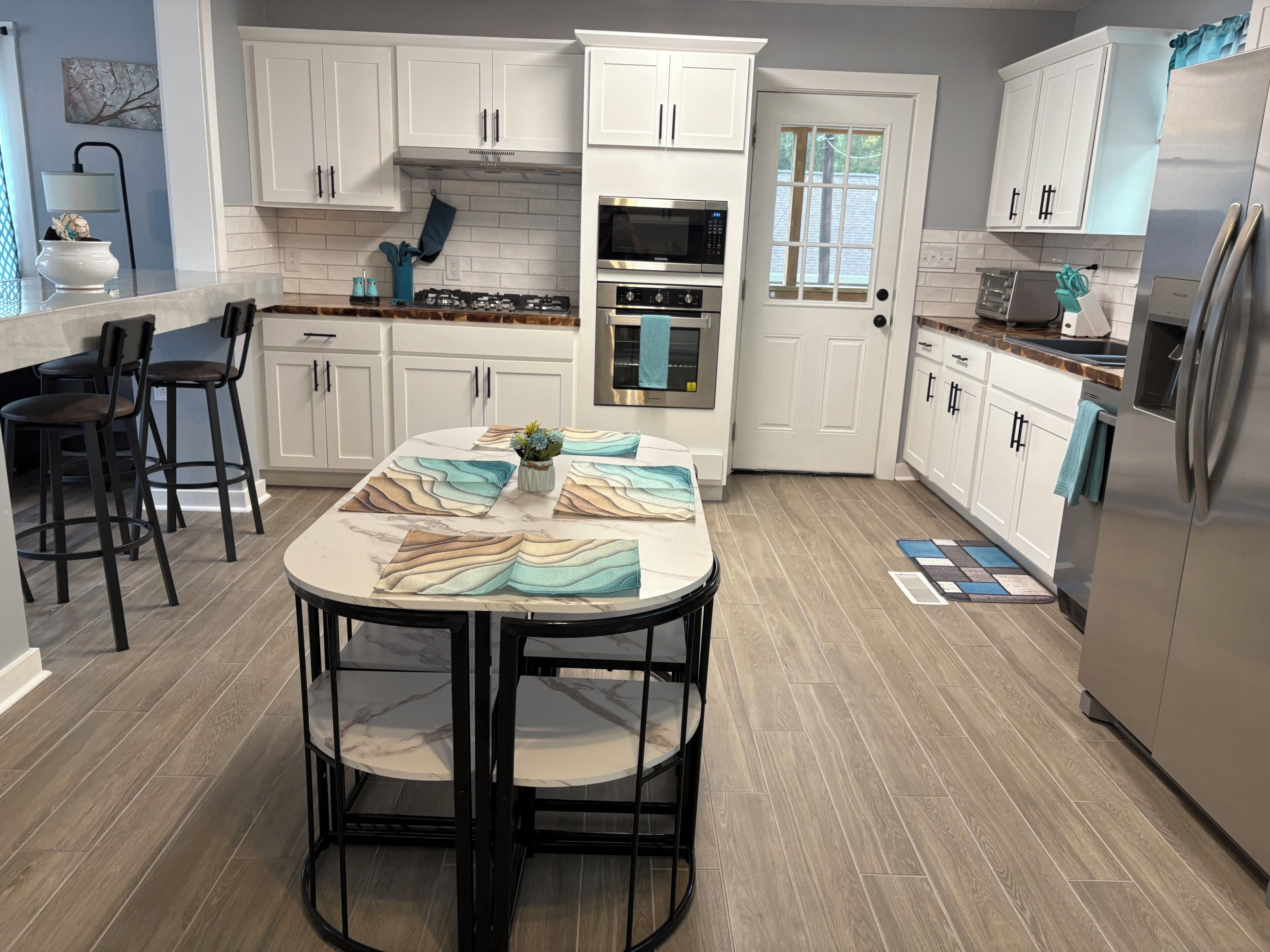 Refrigerador, microondas, horno, placa de cocina