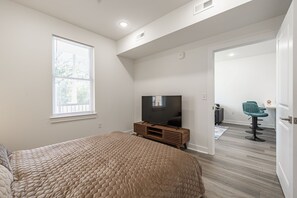 1 bedroom, down duvets, iron/ironing board, free WiFi