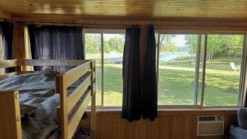 2 bedrooms, bed sheets