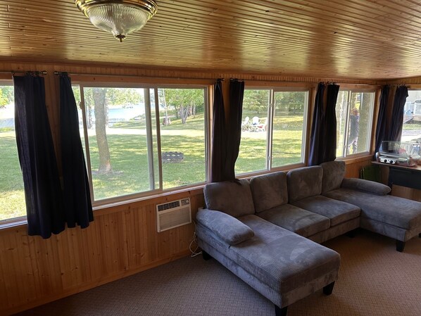 Living area - Tranquil cabin with AC on charming Lake Sarah.   (Erskine)