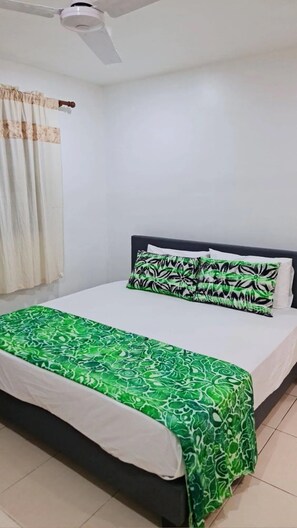 3 bedrooms, iron/ironing board, WiFi, bed sheets