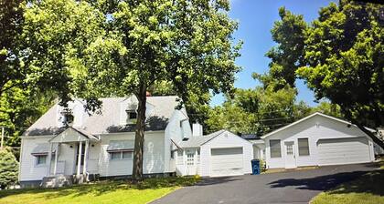 The Great Room - fully cozy & private Townhome