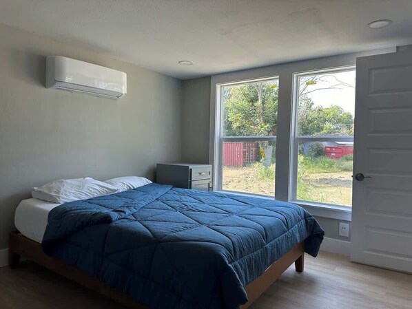 5 habitaciones, tabla de planchar con plancha, wifi y ropa de cama 