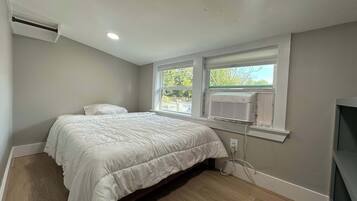 5 habitaciones, tabla de planchar con plancha, wifi y ropa de cama