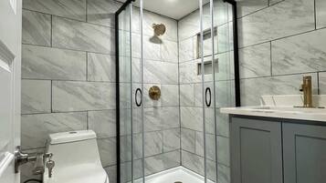 Regadera y secadora de cabello