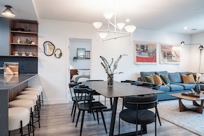 Apartamento | Zona de estar | Una televisión de pantalla plana