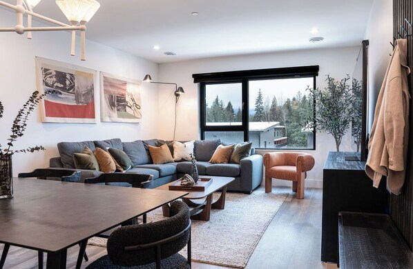 Condo | Living area | Flat-screen TV