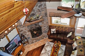 Smart-tv, een open haard en videospelletjes