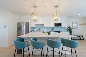 Kjøleskap, mikrobølgeovn, ovn og oppvaskmaskin