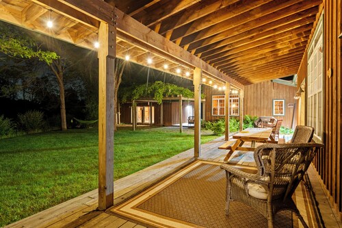 Chautauqua Farmhouse & Cabin - Sleeps 12 - Streamside Retreat