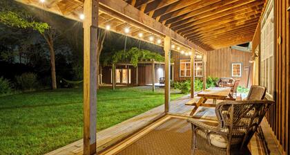 Chautauqua Farmhouse & Cabin - Sleeps 12 - Streamside Retreat