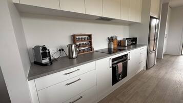 Coffee/tea maker, fridge, microwave, oven