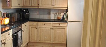 Brighton Hove Beach on Door Pet Friendly with Hot tub EV Port Ideal for Family