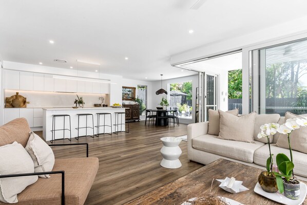 Smart TV, stereo, printers