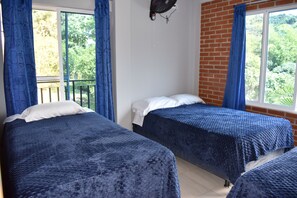 6 chambres, bureau, Wi-Fi gratuit, draps fournis