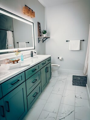 淋浴設備、風筒、提供毛巾、番梘