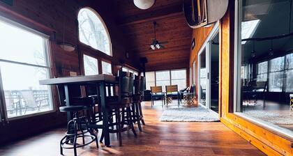 Riverfront Luxury home & wakeup with Sunrise