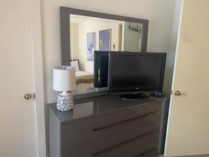 2 bedrooms, free WiFi, bed sheets - Come relax by the fireplace and enjoy skiing or a walk in the forest by the lake (Blakeslee)