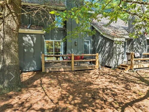 Come relax by the fireplace and enjoy skiing or a walk in the forest by the lake