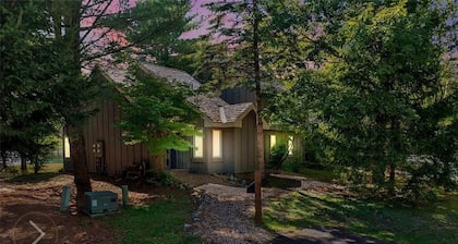 Come relax by the fireplace and enjoy skiing or a walk in the forest by the lake