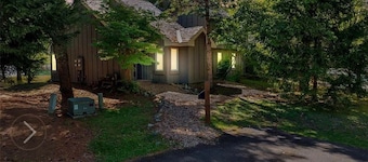 Come relax by the fireplace and enjoy skiing or a walk in the forest by the lake