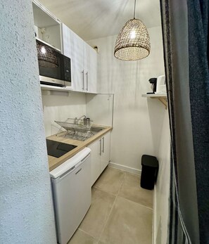 Fridge, microwave