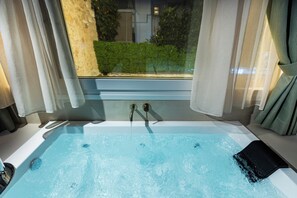 Hårføner, håndklær, såpe og sjampo