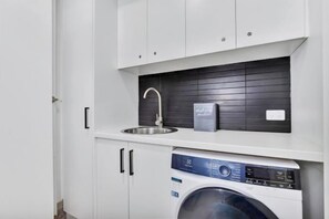 Room - Noir Cottage Glenelg North 3Br Netflix BBQ (Glenelg North)