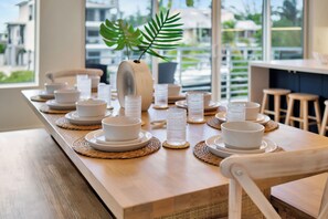 Dining - Keys Casa: Elegant Waterfront Retreat, Sleeps 16, Elevator, Private Dock, Putt-Putt (Key Largo)