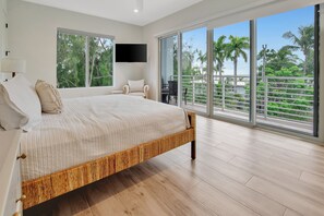 6 habitaciones, escritorio y tabla de planchar con plancha 