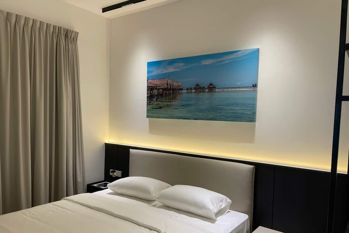 Blackout curtains, free WiFi, bed sheets